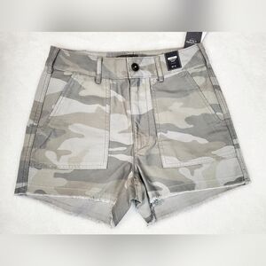 ♦️Camo Annie High Rise Shorts by A&F♦️